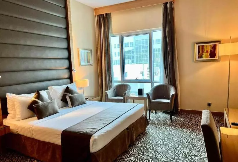 キングサイズベッドのデラックスルーム, Copthorne Hotel Sharjah