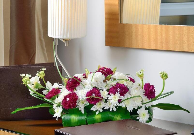 חדר דלוקס נוף לעיר, Copthorne Hotel Sharjah