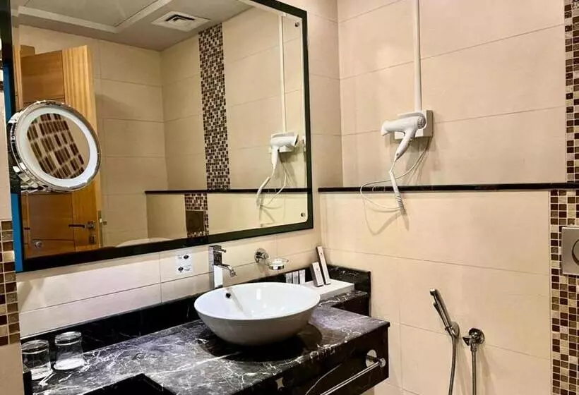 シティビューのデラックスルーム, Copthorne Hotel Sharjah