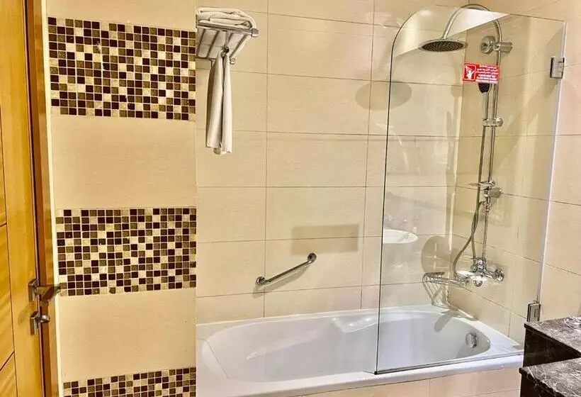 シティビューのデラックスルーム, Copthorne Hotel Sharjah