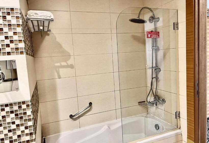 חדר סטנדרט עם מיטת קינג, Copthorne Hotel Sharjah