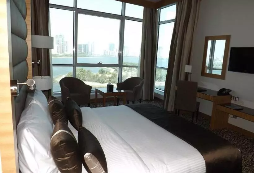 キングサイズベッドのスタンダードルーム, Copthorne Hotel Sharjah