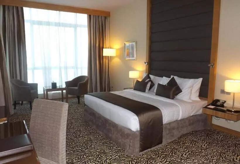 キングサイズベッドのスタンダードルーム, Copthorne Hotel Sharjah