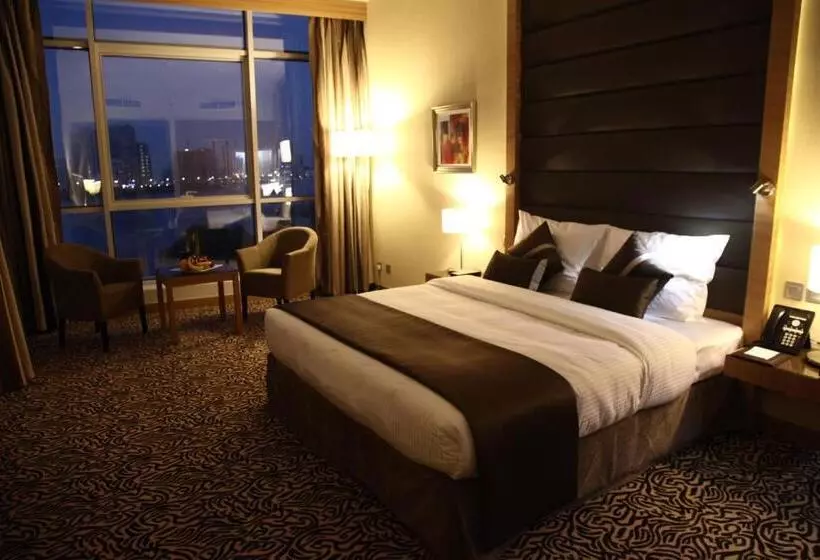 キングサイズベッドのスタンダードルーム, Copthorne Hotel Sharjah