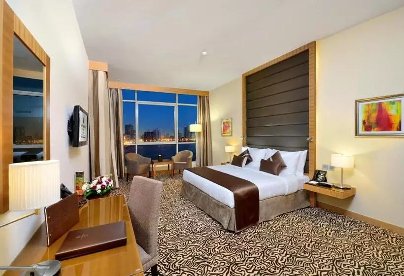 キングサイズベッドのスタンダードルーム, Copthorne Hotel Sharjah