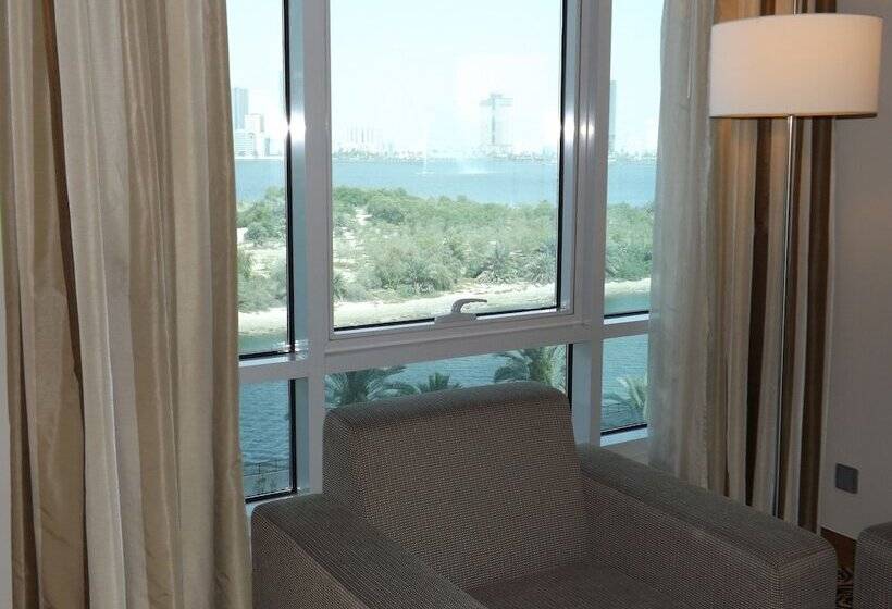 חדר פרמיום נוף לאגם, Copthorne Hotel Sharjah
