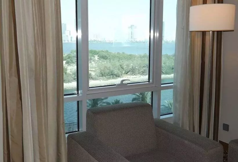 湖の見えるプレミアムルーム, Copthorne Hotel Sharjah
