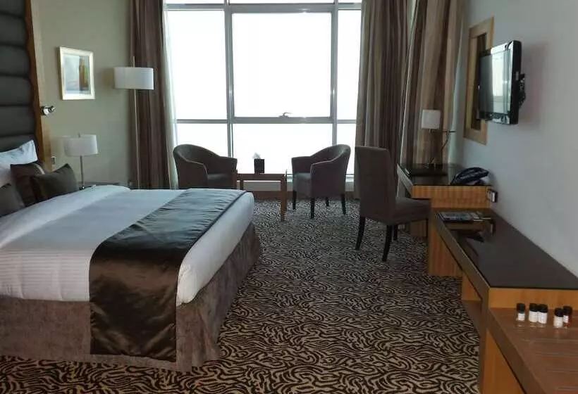 湖の見えるプレミアムルーム, Copthorne Hotel Sharjah