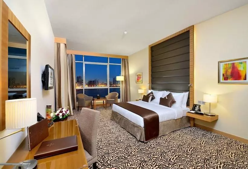 湖の見えるプレミアムルーム, Copthorne Hotel Sharjah