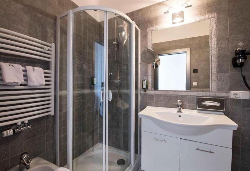 コンフォートルーム, Grand Hotel Wolkenstein