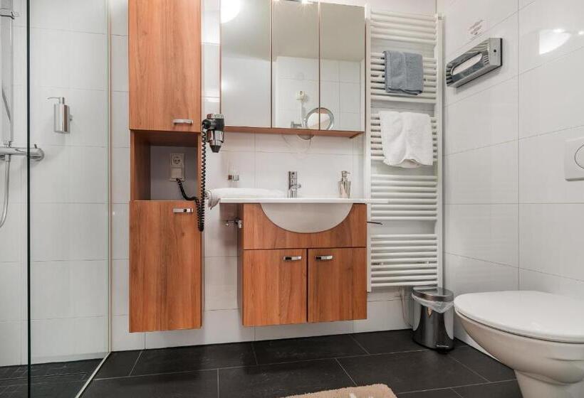 スタンダードスタジオ, Krone