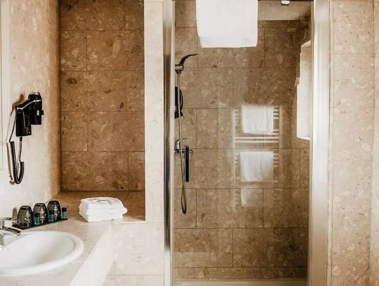 سوییت لوکس, La Villa 10 Hôtel Spa
