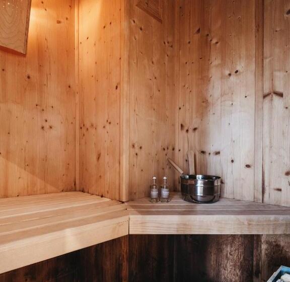 جناح ديلوكس, Oberforsthof