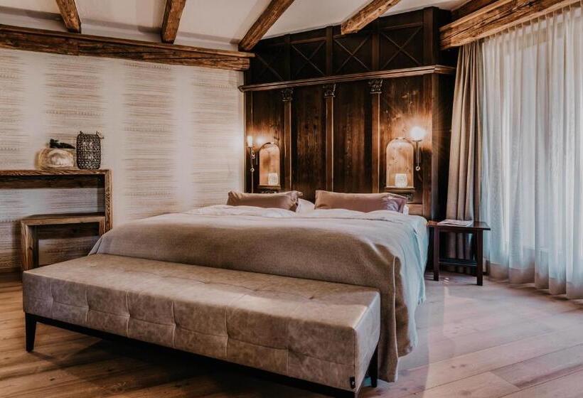 جناح ديلوكس, Oberforsthof