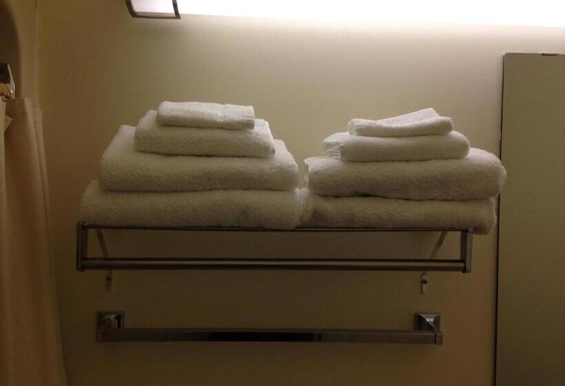 غرفة قياسية, Petawawa River Inn & Suites