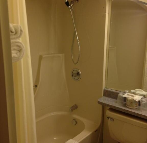 غرفة قياسية, Petawawa River Inn & Suites