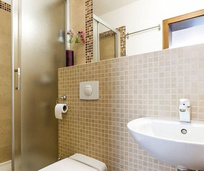 Четырехместный Номер Стандарт, Post Fusch