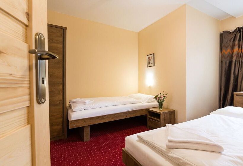 Четырехместный Номер Стандарт, Post Fusch