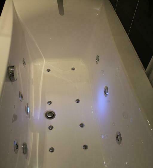 سوییت لوکس, Regina Montmartre