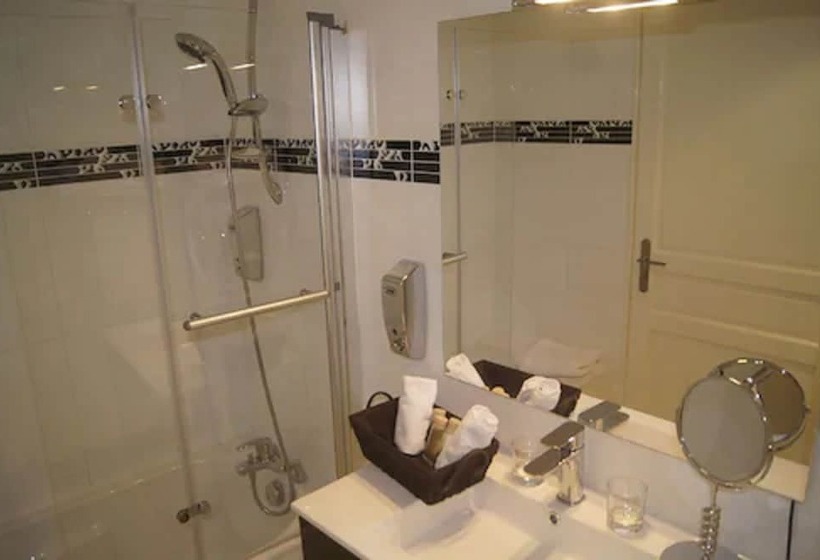 اتاق استاندارد سه نفره, Regina Montmartre