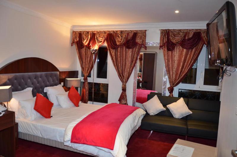 اتاق استاندارد سه نفره, Regina Montmartre