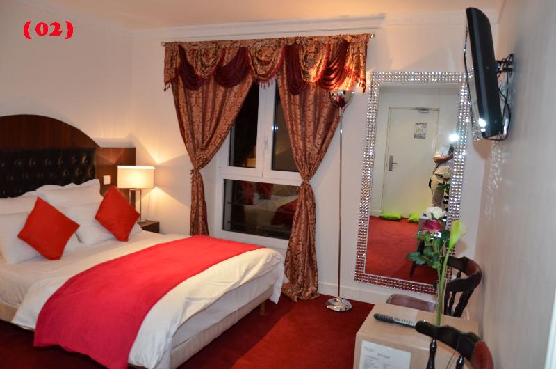 اتاق لوکس, Regina Montmartre