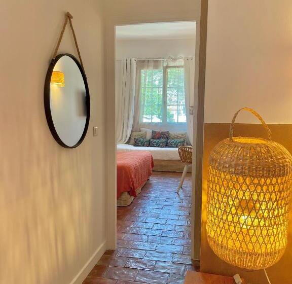 Четырехместный Номер Стандарт Вид на Сад, De La Plage Mahogany