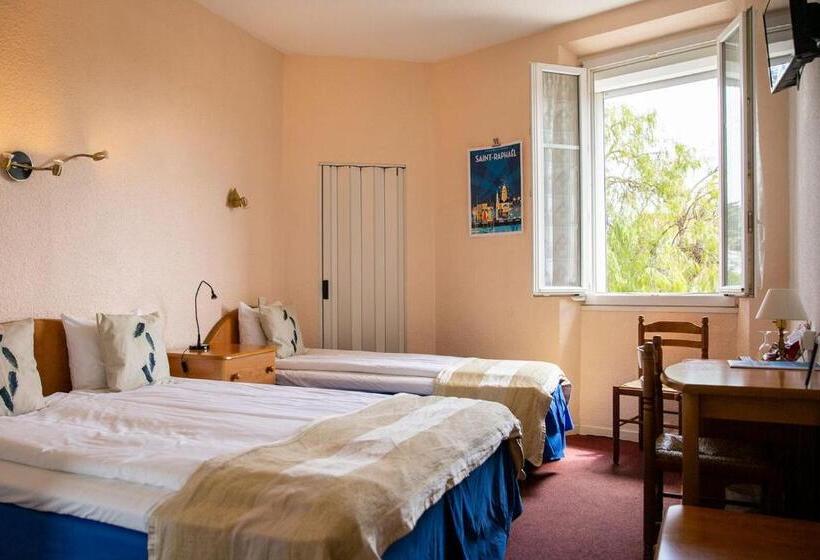 חדר סטנדרט לשלושה, Hôtel Du Soleil