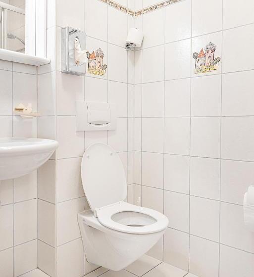 اتاق استاندارد یک نفره, Pension Wild