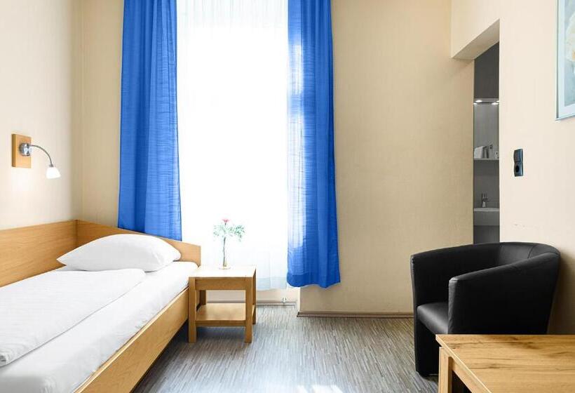 اتاق استاندارد یک تخته با سرویس بهداشتی مشترک, Pension Wild