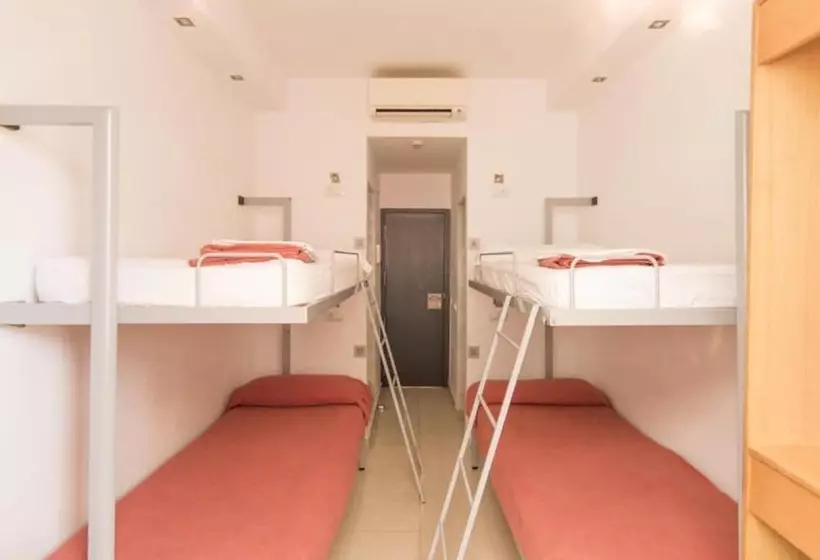 اتاق استاندارد چهار تخته, Albergue Inturjoven Cordoba