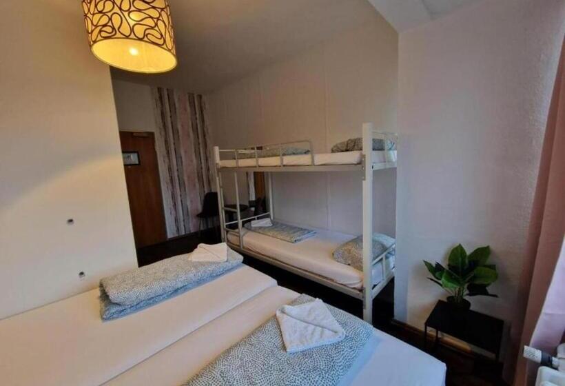 اتاق استاندارد چهارنفره با چشمانداز باغ, Ootel.com