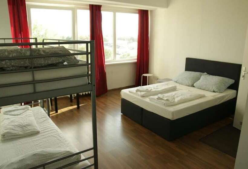 اتاق استاندارد چهارنفره با چشمانداز باغ, Ootel.com