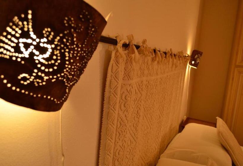 اتاق سوپریور, Antonhouse