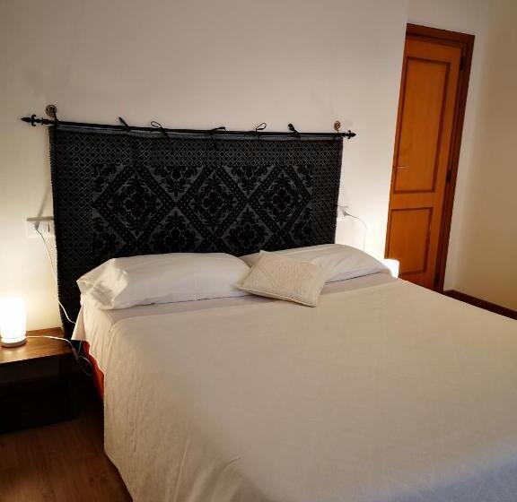 اتاق سوپریور, Antonhouse