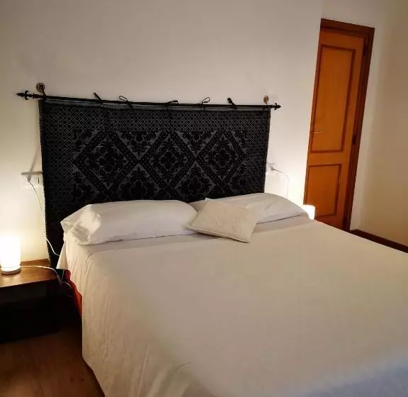 Superior-huone, Antonhouse