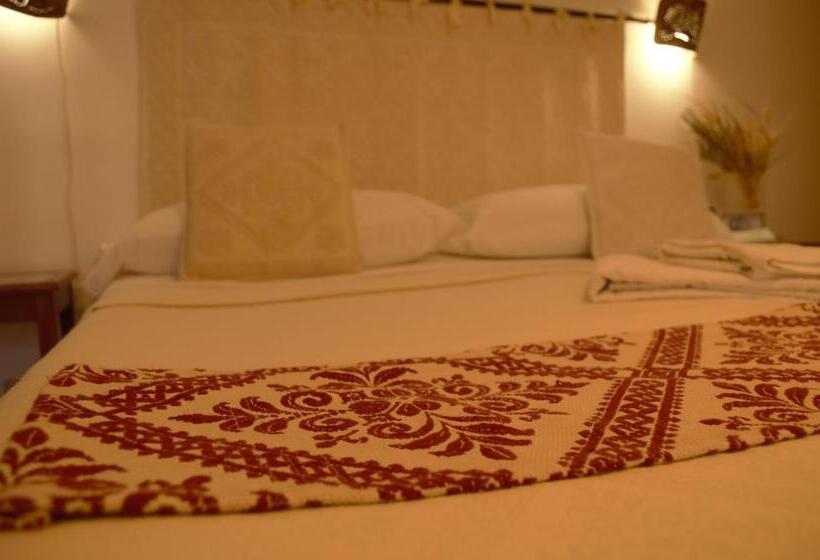 اتاق اکونومی, Antonhouse