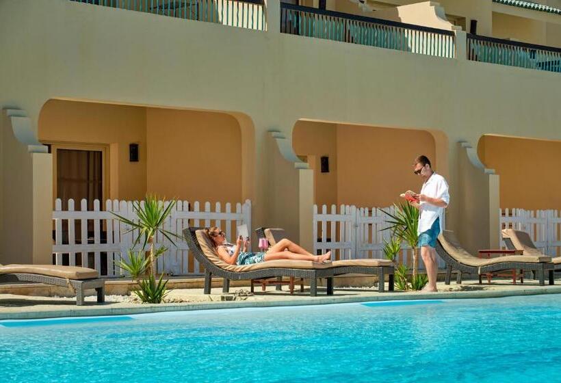 Standard swim-up room, Coral Sea Holiday Resort And Aqua Park
