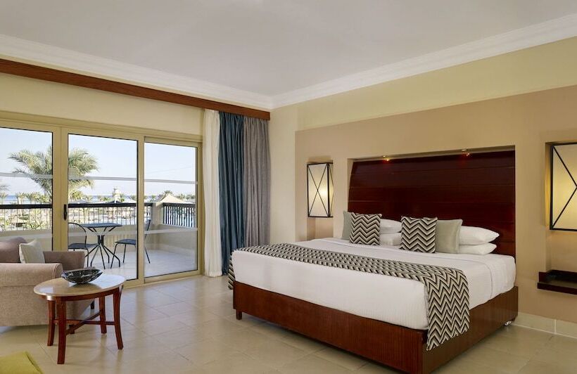 غرفة قياسية مطلّة علي البحر, Coral Sea Holiday Resort And Aqua Park