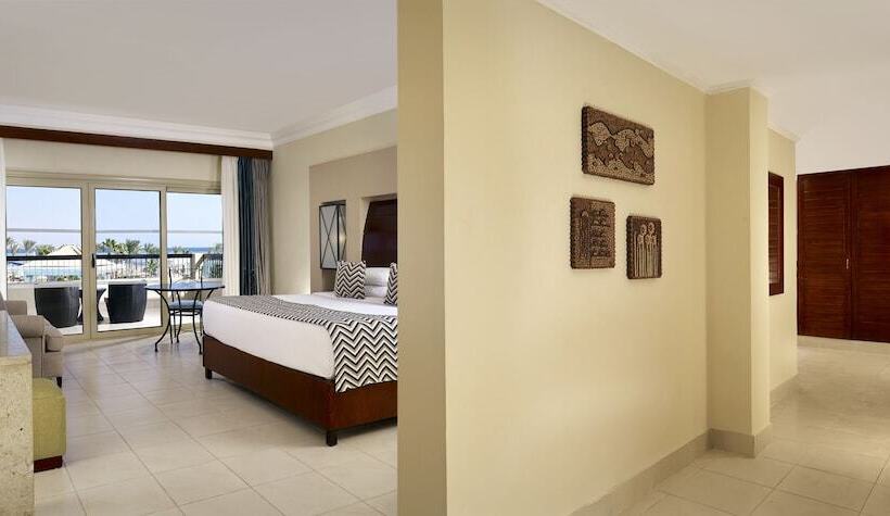 جناح عائلي, Coral Sea Holiday Resort And Aqua Park