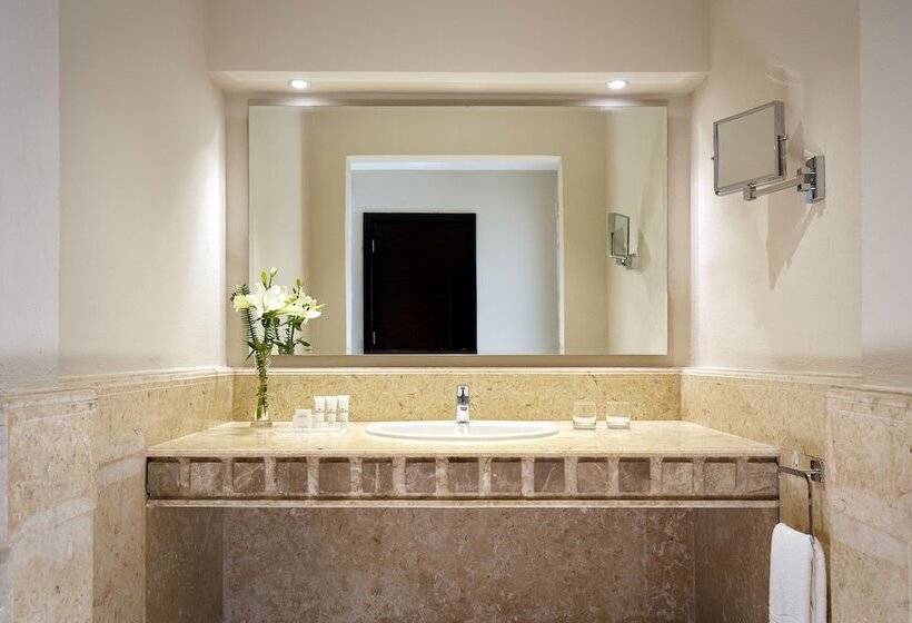 غرفة قياسية مزوَّدة بجاكوزي, Coral Sea Holiday Resort And Aqua Park