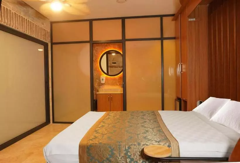 سوییت با چشم‌انداز استخر, Emirtimes Hotel&spa   Tuzla