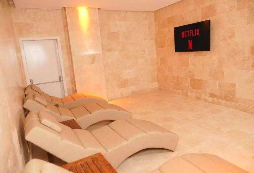 سوییت با چشم‌انداز استخر, Emirtimes Hotel&spa   Tuzla