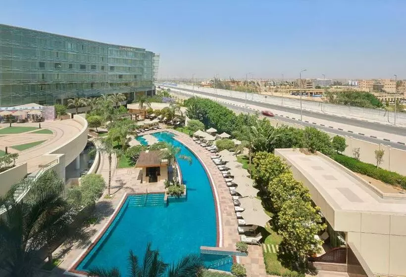 استودیوی استاندارد, Le Méridien Cairo Airport