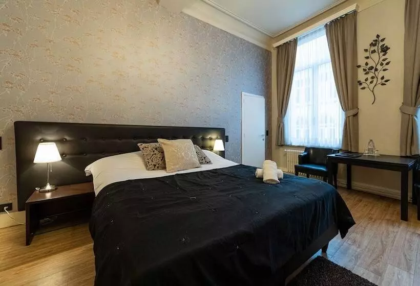 Deluxe-huone, Onderbergen