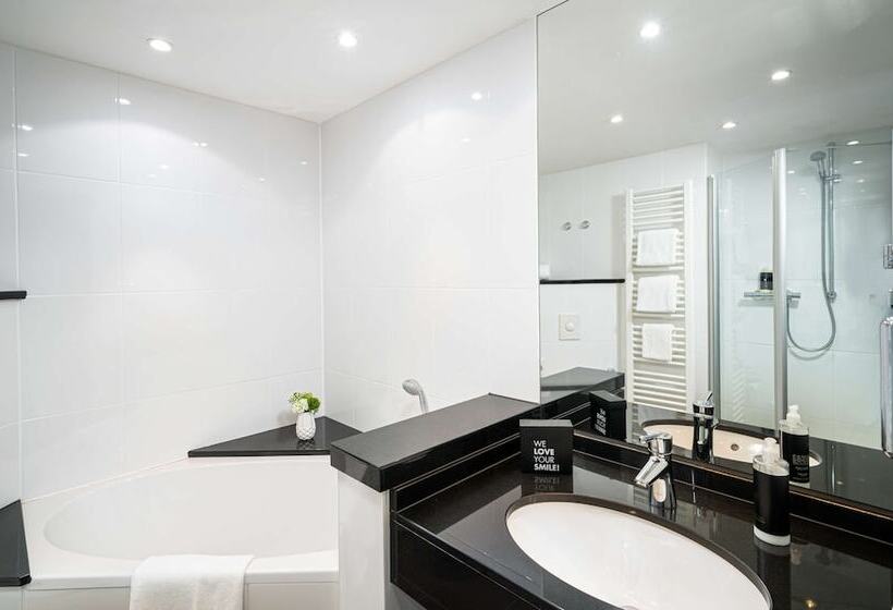 جناح جونيور, The Rilano Hotel München