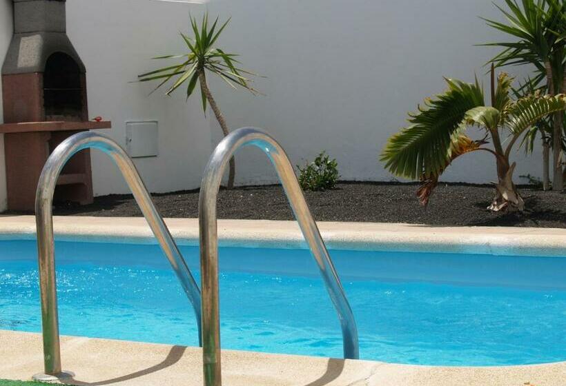 수영장이 있는 3베드룸 빌라, Villas Puerto Rubicon