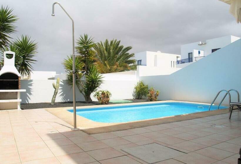 Вилла 3 Спальни с Бассейном, Villas Puerto Rubicon