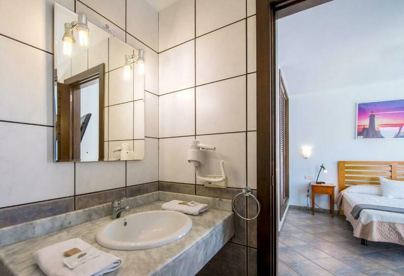 Вилла 3 Спальни с Бассейном, Villas Puerto Rubicon