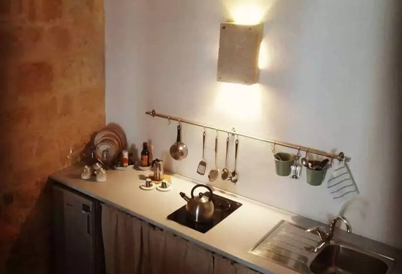 استودیوی کلاسیک, Bed & Breakfast Casa Lopez